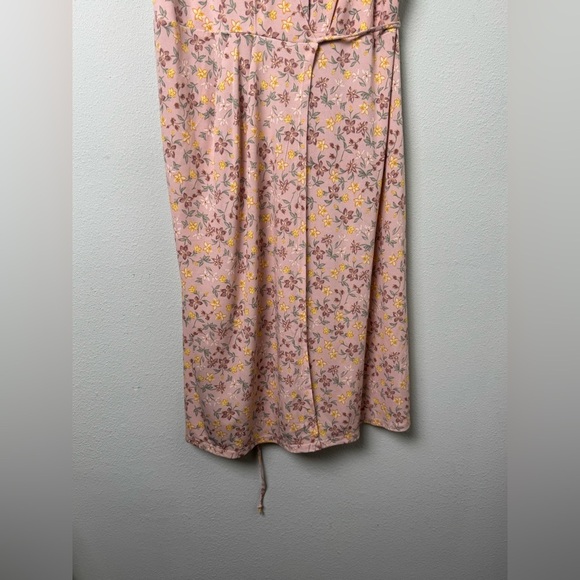 NWT BCBGeneration Surplice Wrap Dress Allover Floral in Rose Smoke Size Medium - Picture 10 of 16